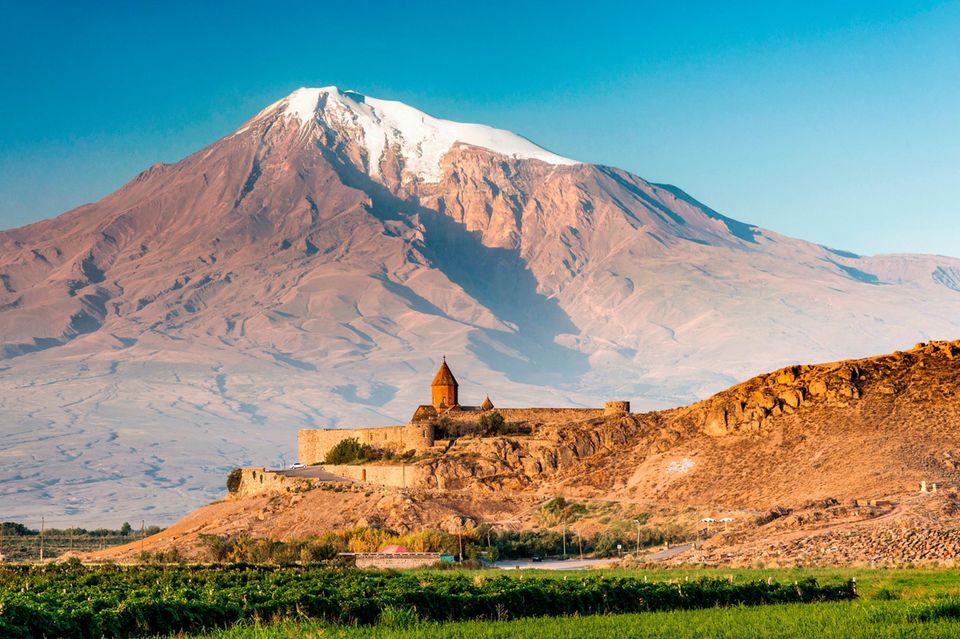 Kloster Khor Virap mit dem Ararat im Hintergrund 1.5004