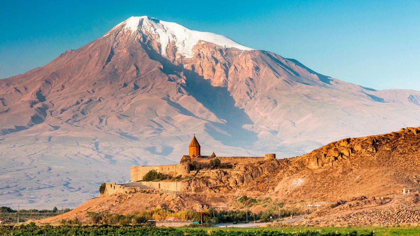 Kloster Khor Virap mit dem Ararat im Hintergrund