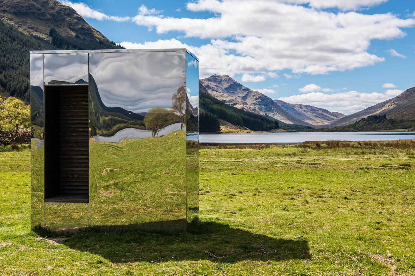 A,Mirrored,Building,Located,At,Loch,Doine,In,The,Trossachs,
