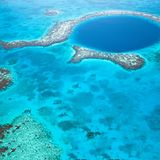 Das Blue Hole im Belize-Barrier-Riff ist einer des beliebtesten Tauchspots des Landes.