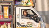 Eisverkäufer Sanwar Mal in seinem Truck