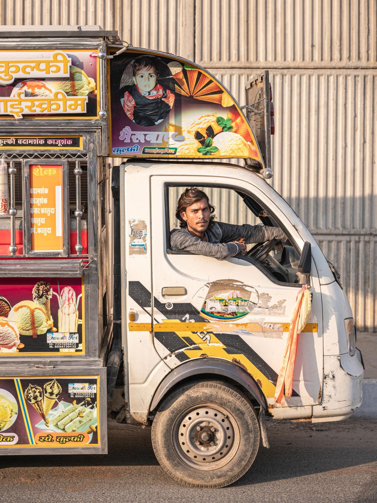 Eisverkäufer Sanwar Mal in seinem Truck