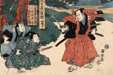 Samurai vollzieht Seppuku und rammt sich ein Schwert in den Leib