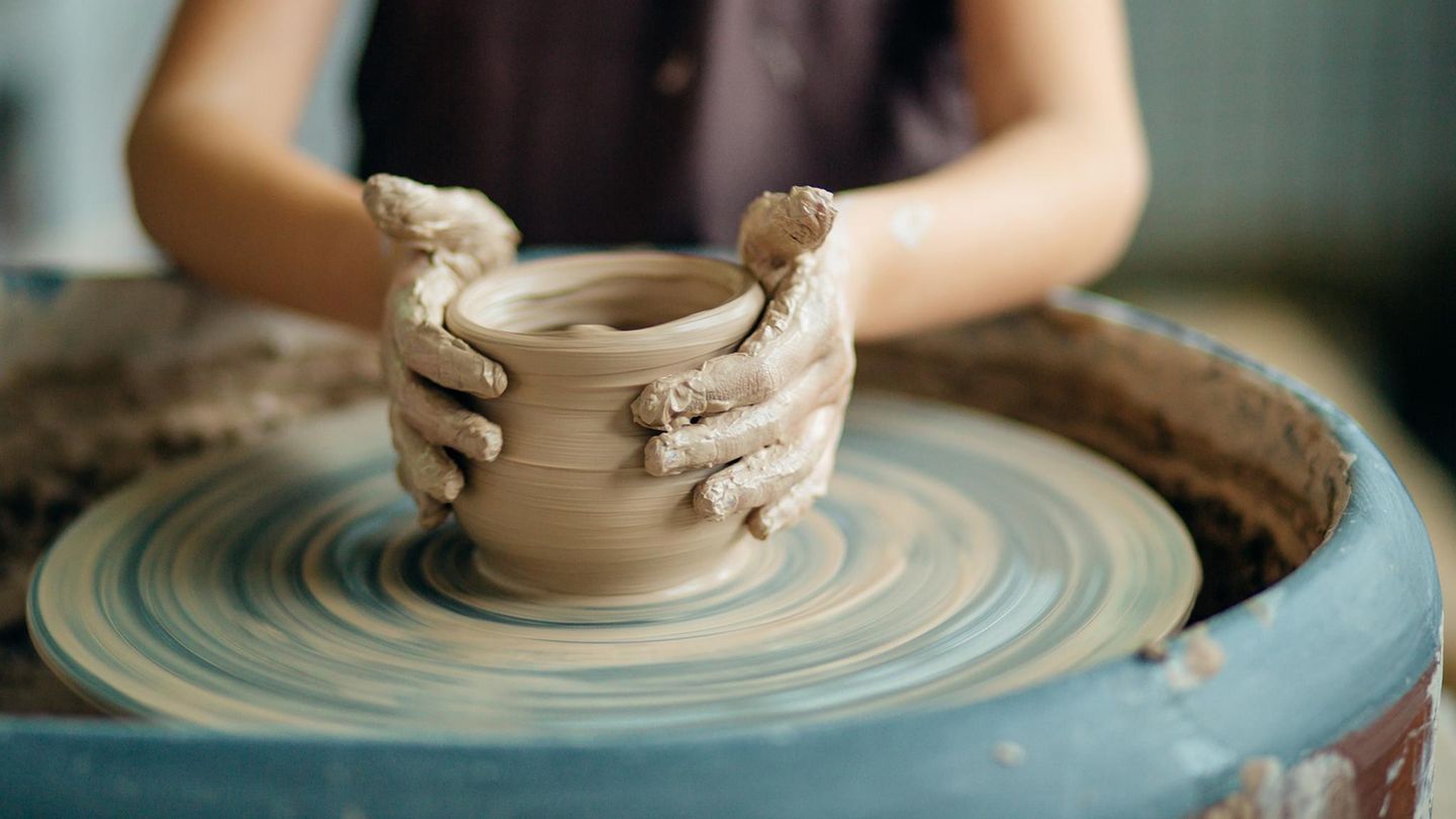 Handwerk statt Hektik: Töpfern als Therapie: Warum Arbeiten mit Ton so angesagt ist