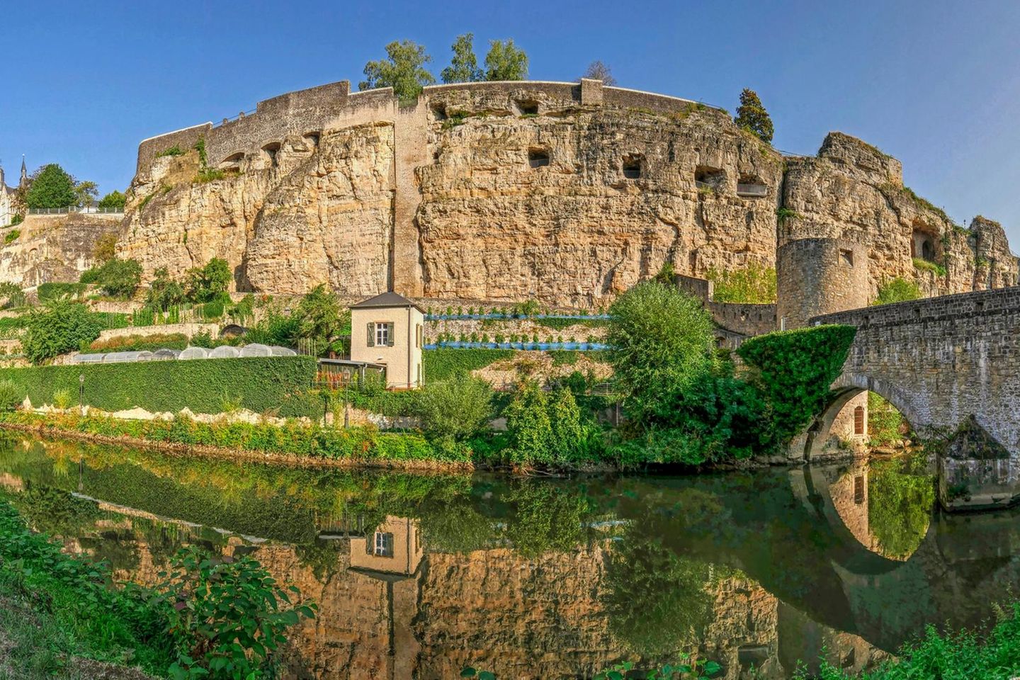 Für Geschichtsinteressierte: Köln – Luxemburg Bockfelsen mit Kasematten, am Fluß Alzette, Luxemburg-Stadt, Großherzogtum Luxemburg