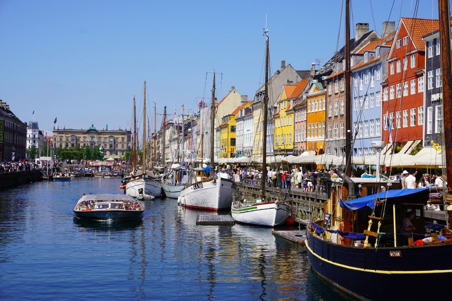 Für Nordlichter: Hamburg – Kopenhagen Boote in Kopenhagen im Frühling