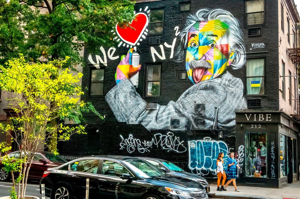 Graffiti von Albert Einstein auf einer Wand