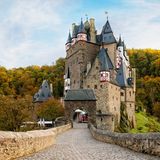 Auffahrt zur Burg Eltz