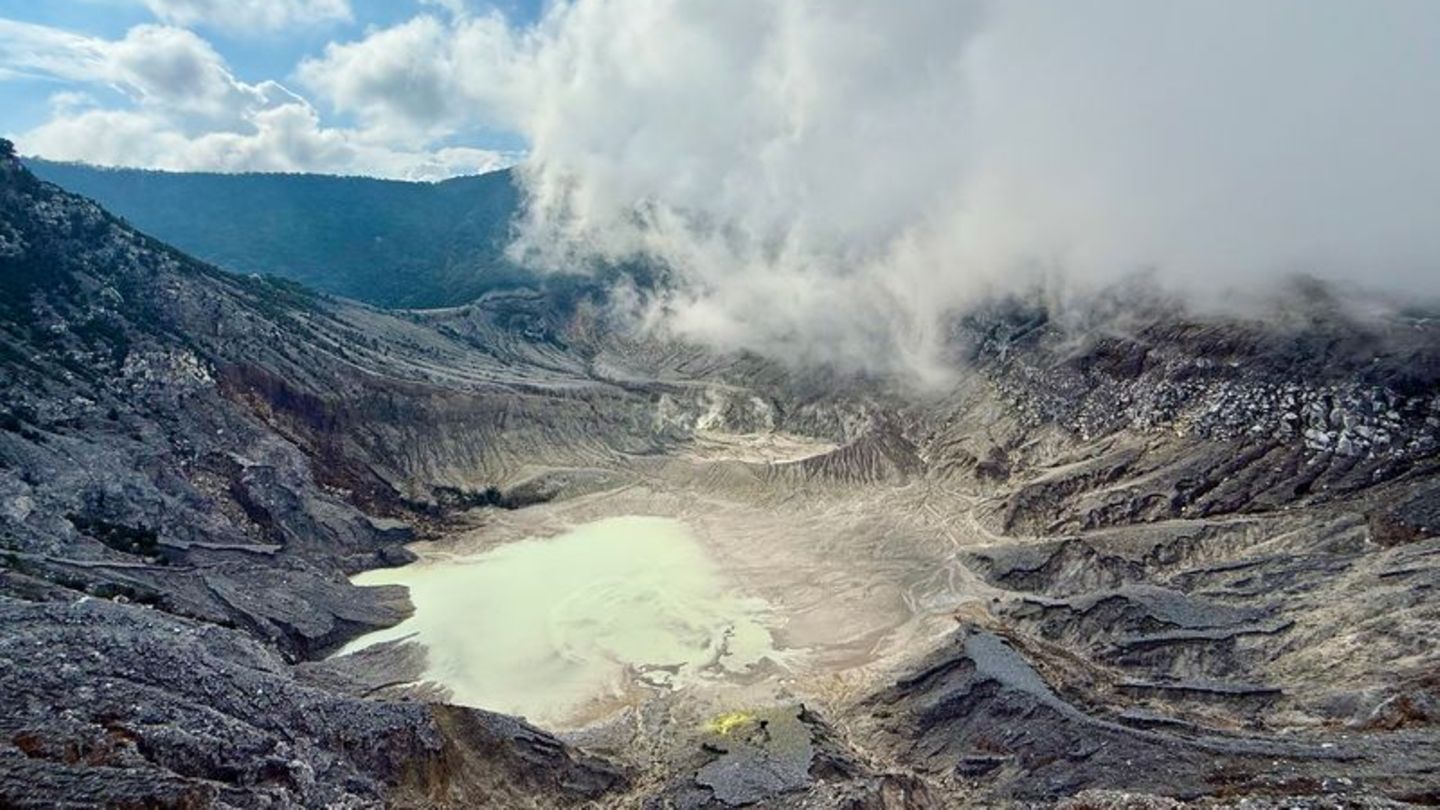 Tourismus in Indonesien: Mit dem Auto auf den Vulkan - auf Java ist das möglich