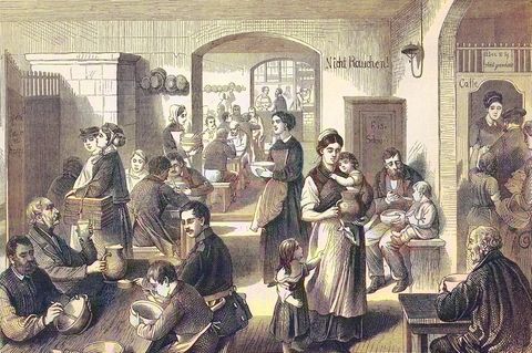 Männer, Frauen und Kinder sitzen in einer Volksküche für Arme und Bedürftige an Tischen (Illustration, 19. Jh.)