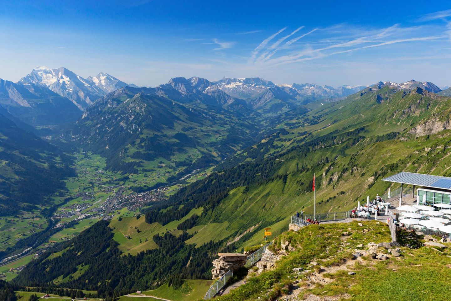 Treppentour am Dreiecksberg Restaurant am Gipfel des Bergs Niesen