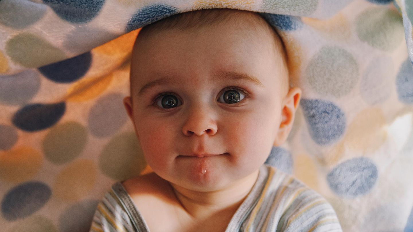Wie war das noch gleich, ein Baby zu sein? "Noch weiß ich's", denkt er sich vielleicht. Schon nach wenigen Jahren hat man es vergessen. Forschende suchen nun nach den Erinnerungen