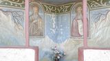 Der Begriff Wegkreuz oder Flurkreuz beschränkt auch andernorts in Europa das Design oder die Funktion nur minimal. Es dient als Wegweiser, Unterschlupf, Erinnerung an Verunglückte, Glücksbringer, Mahnmal oder Grenzmarkierung. 
