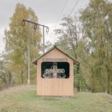 Ioana Moldovan hält die Kreationen ihrer Landsleute unter dem Titel "Roadside Faith" per Kamera fest. Die Fotografin und Autorin hat ihre Basis in Bukarest und heimst mit ihrer Arbeit regelmäßig Auszeichnungen ein.