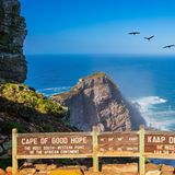 Kap der Guten Hoffnung mit Meeresbrandung und Zugvögeln