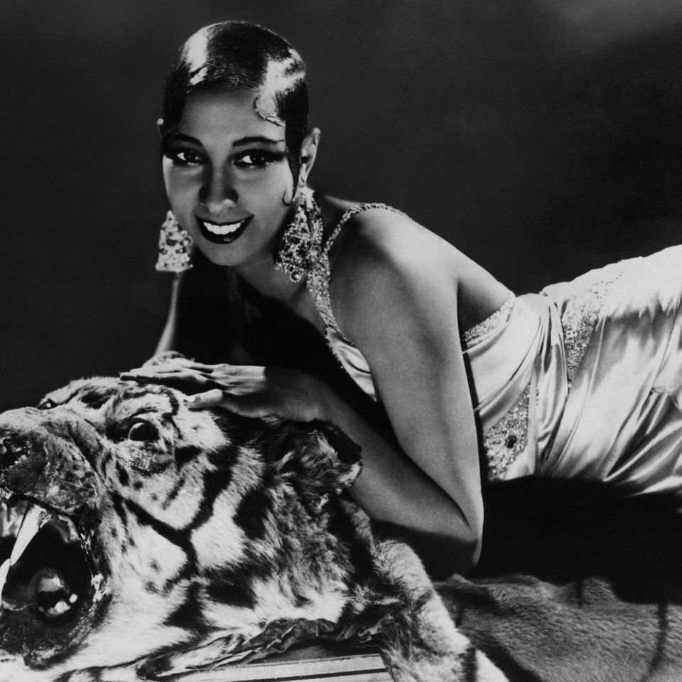 Josephine Baker 1932 in Paris, Notre Dance House