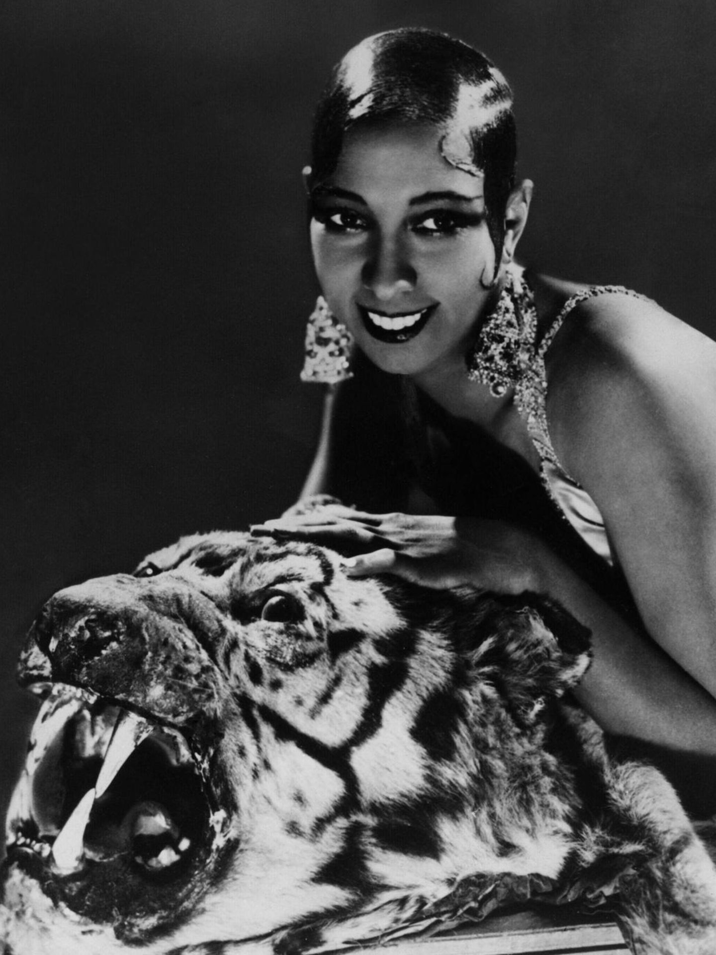 Josephine Baker 1932 in Paris, Notre Dance House