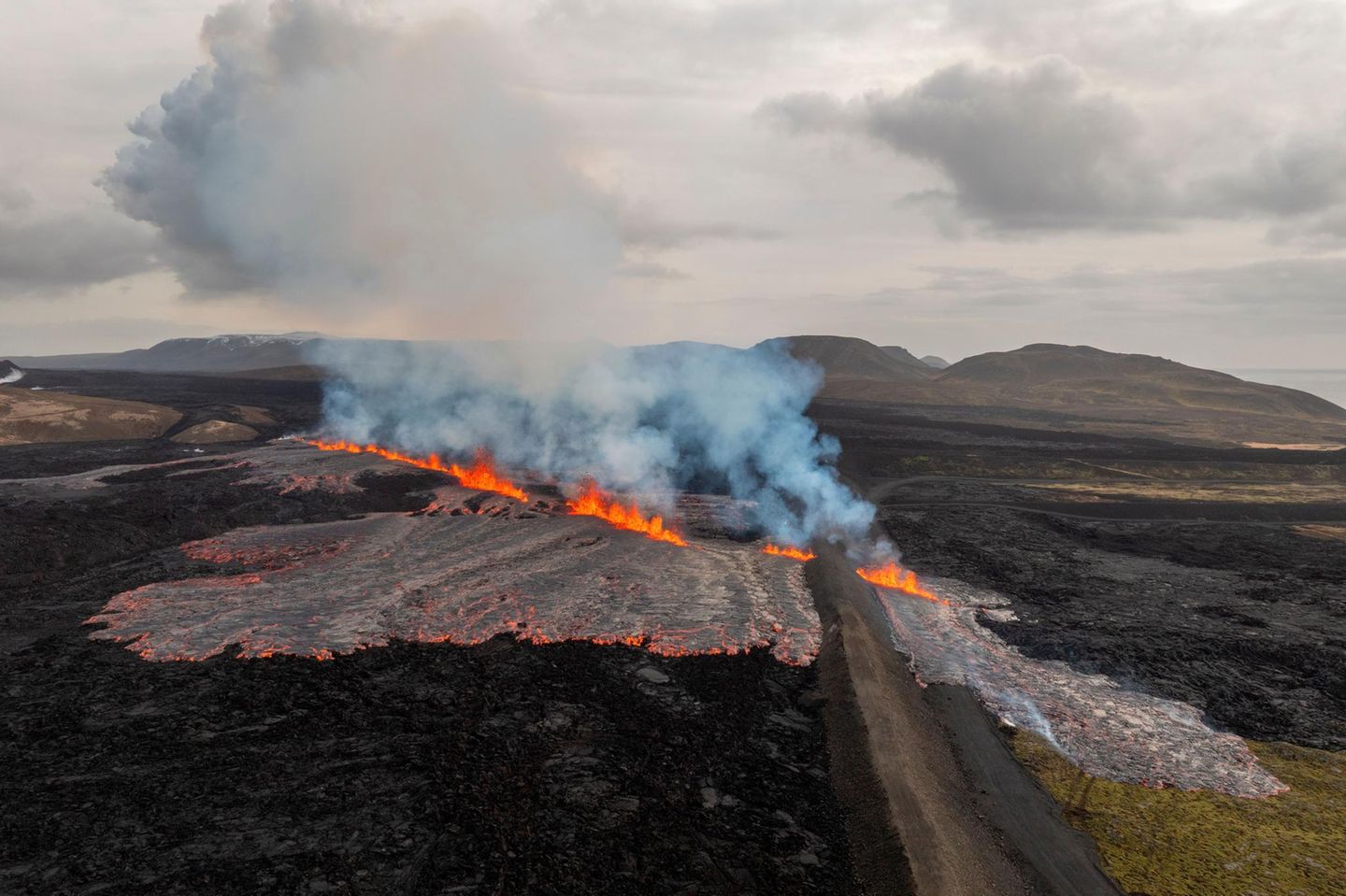 Vulkanausbruch aus einer Spalte auf Island