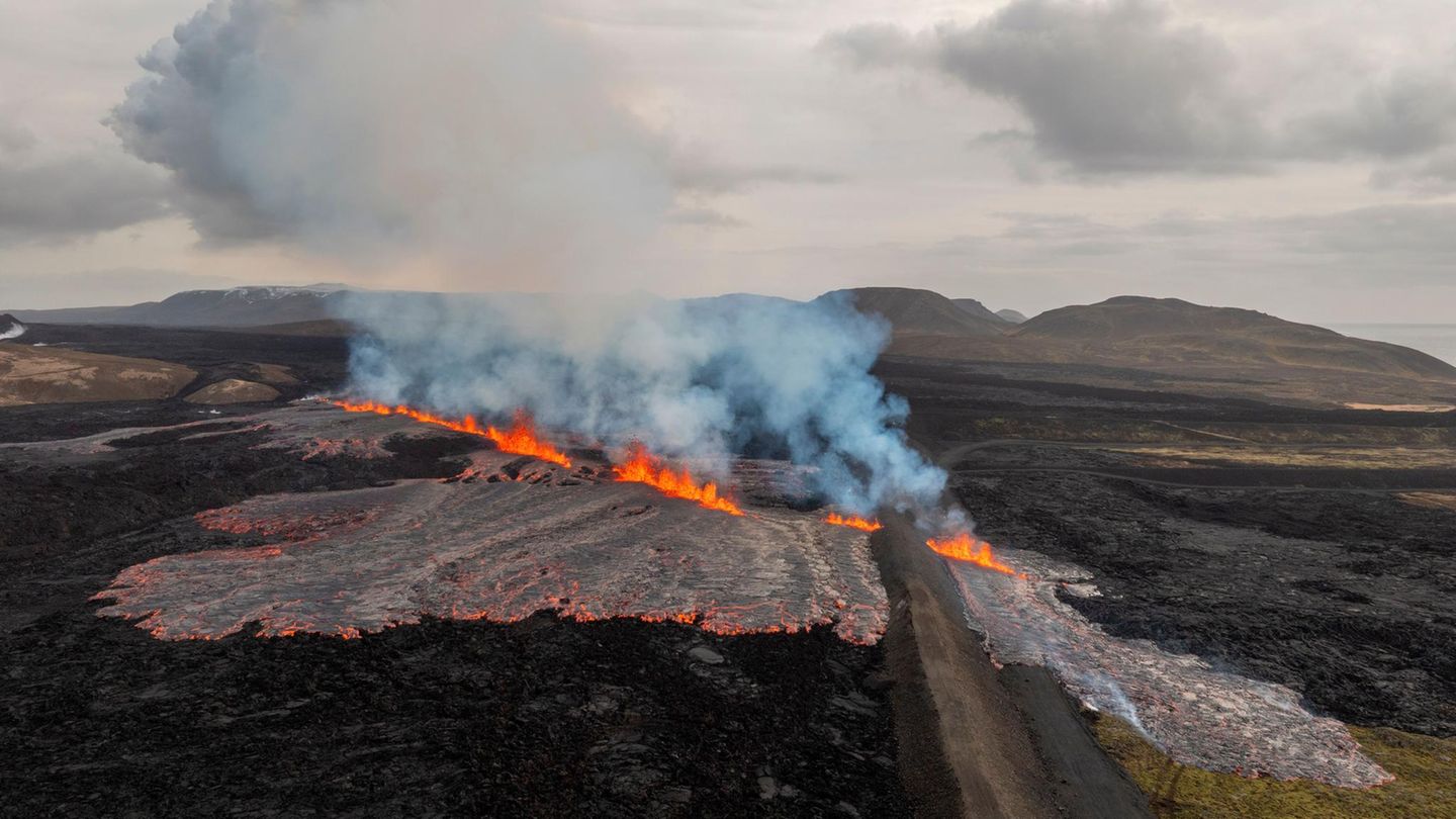 Vulkanausbruch aus einer Spalte auf Island