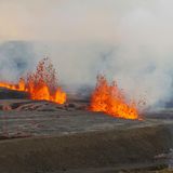 Feuer kommt auf der Erdspalte