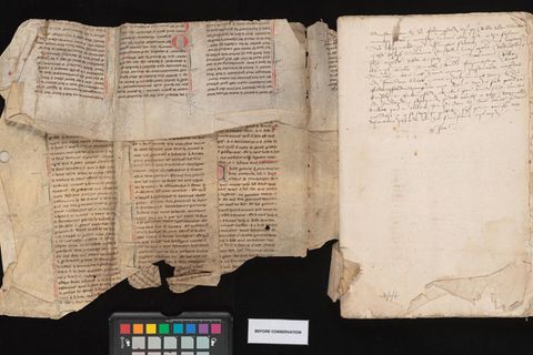 Altes Schriftstück mit Passagen aus der Artus-Sage