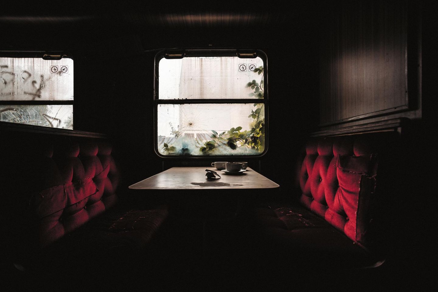 Der alte Speisewagen Alter Speisewagen mit roten Samtpolstern