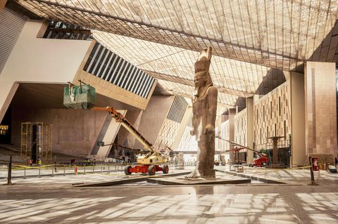 Arbeiten im Atrium des Museums Arbeiten im Atrium des Museums