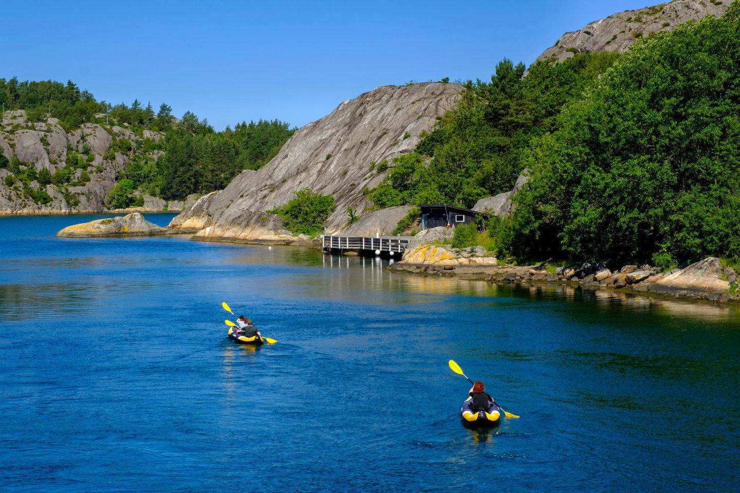 Kajak Fahrer, Kanufahrer, Insel Malön, Schären, Provinz Bohuslän, Provinz Västra Götalands län, Südschweden, Schweden, Europa       
