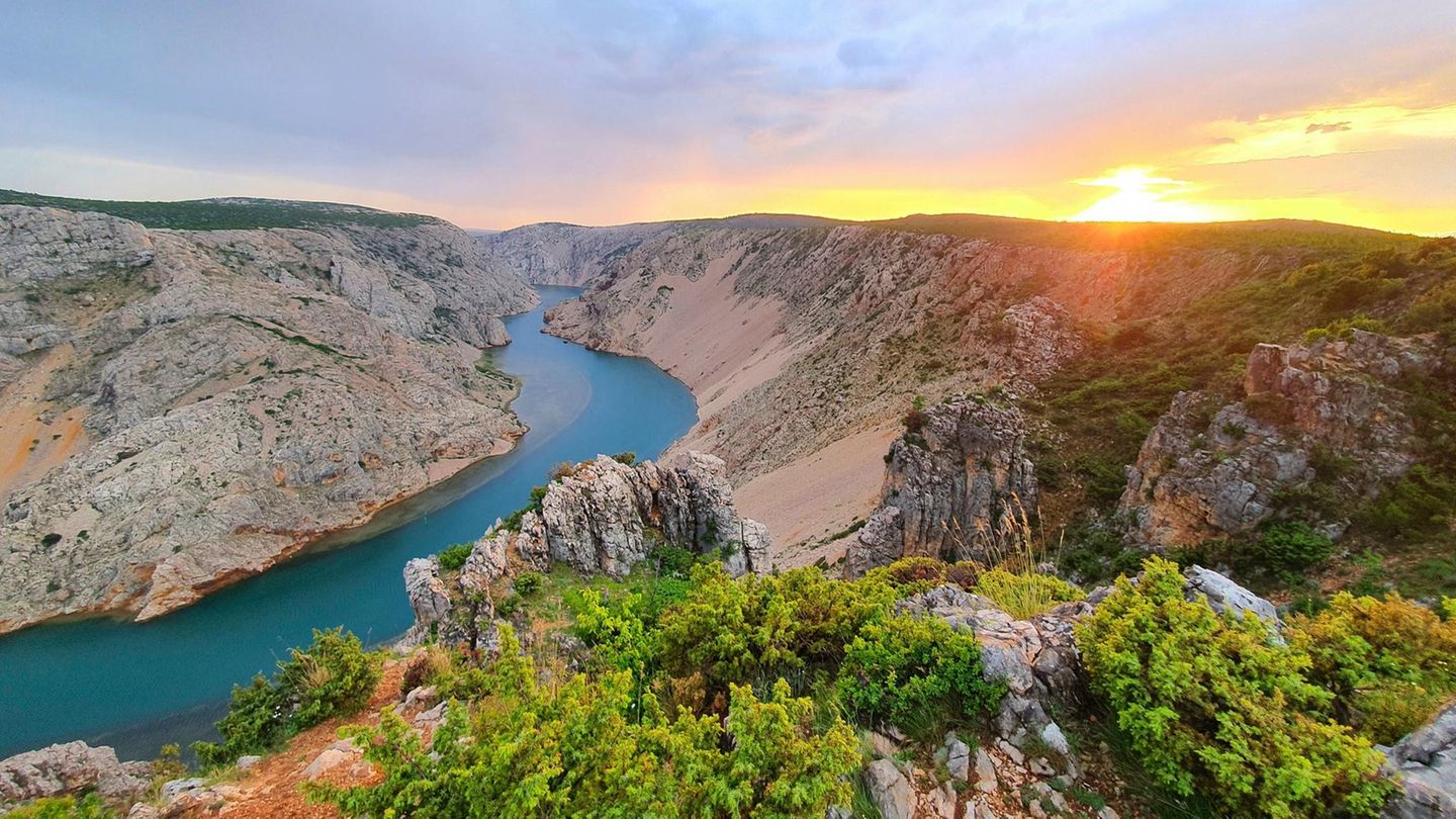 Aussichtspunkt, Pariževacka Glavica, Drehort von Karl May Filmen, Fluss Zrmanja im Sonnenuntergang, Jasenice, Zadar County, Kroatien