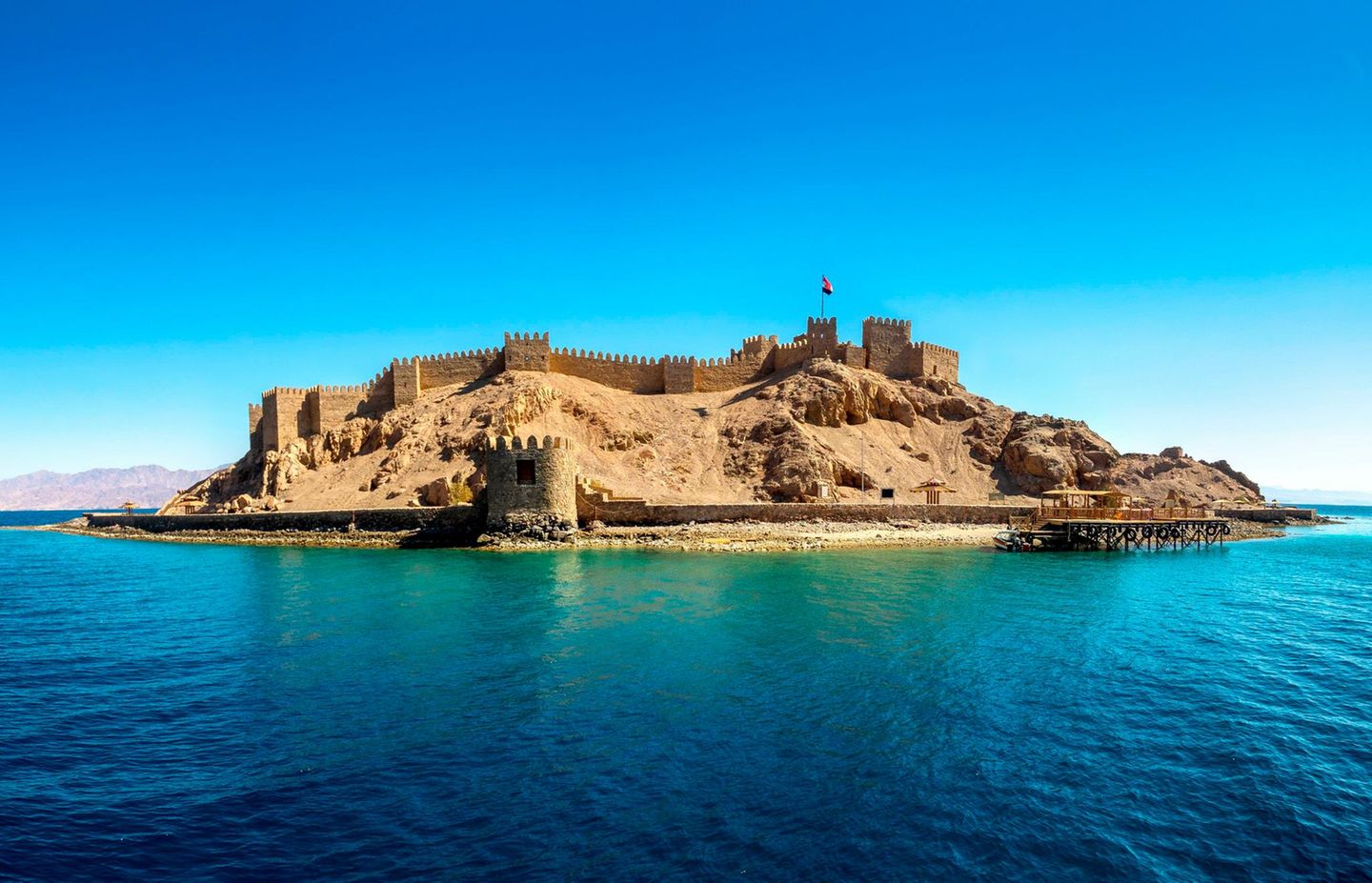 Pharaoneninsel: Früher Pilgerstätte, heute Touristenattraktion Blick auf die Pharaoneninsel in Ägypten