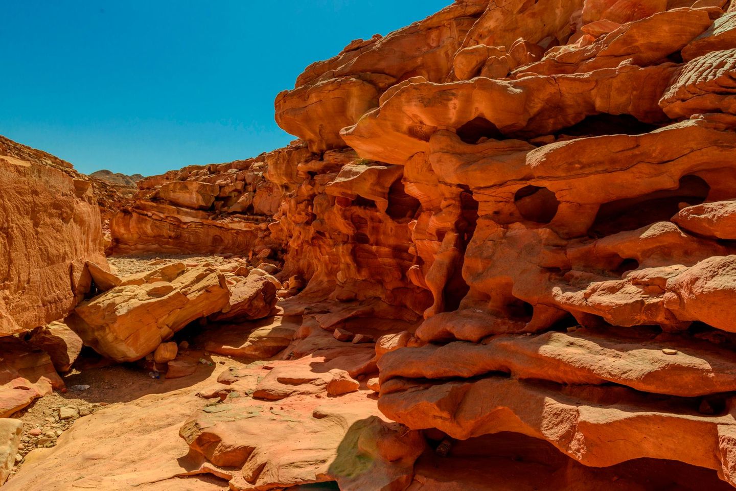 Coloured Canyon: Ein Labyrinth aus bunten Sandsteinfelsen Der Coloured Canyon in Ägypten