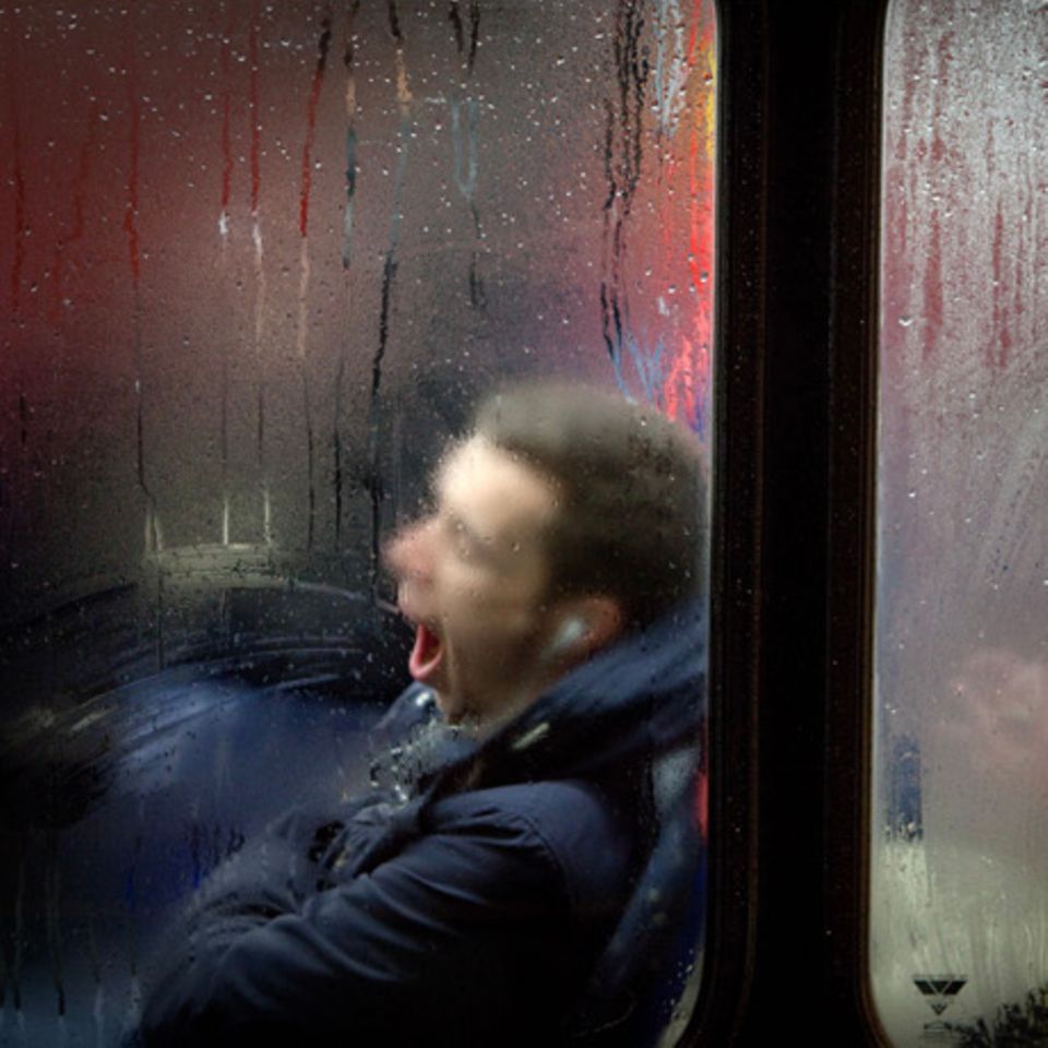 schlafende Menschen im Zug