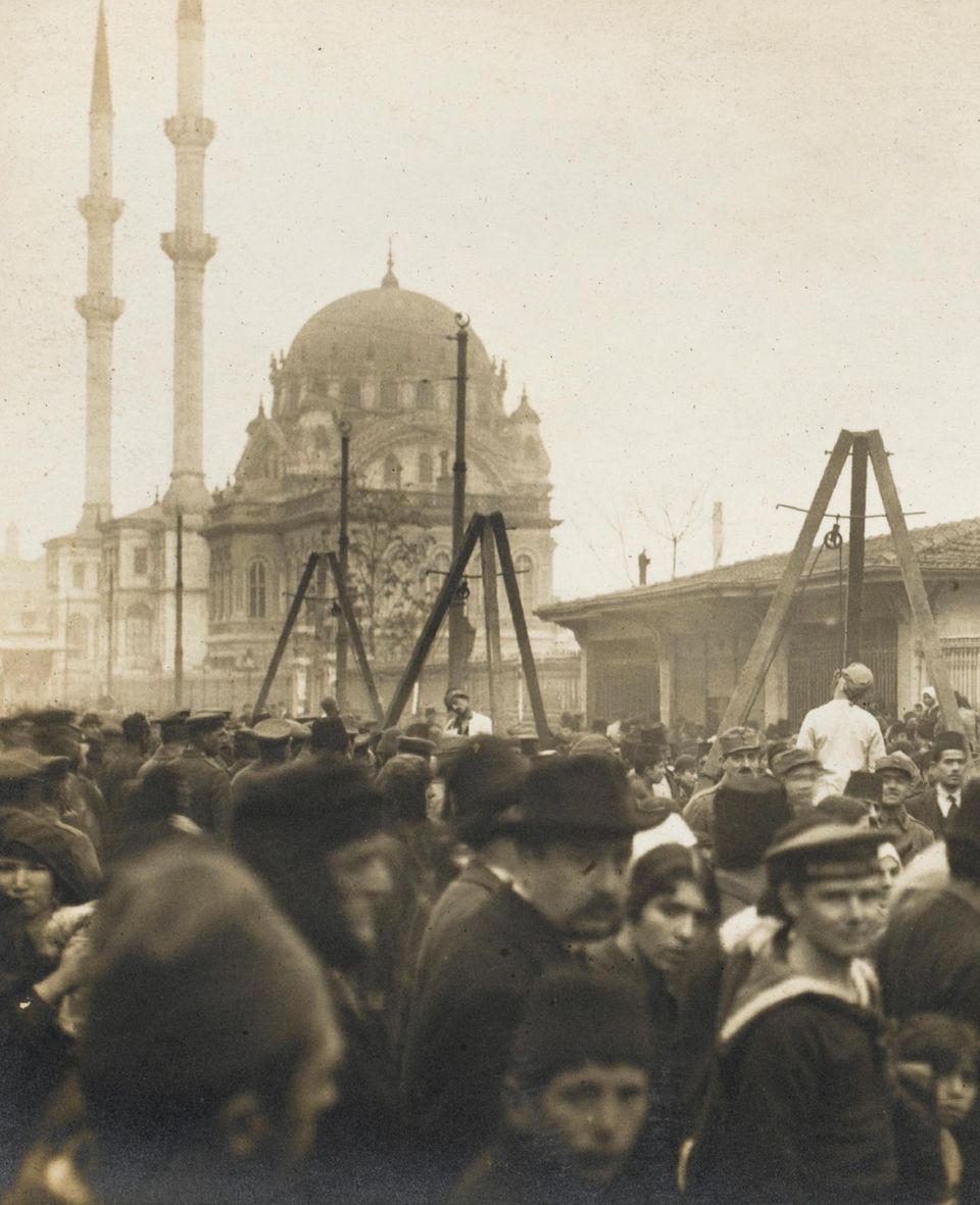 Öffentliche Hinrichtung von Armeniern Öffentliche Hinrichtung von Armeniern