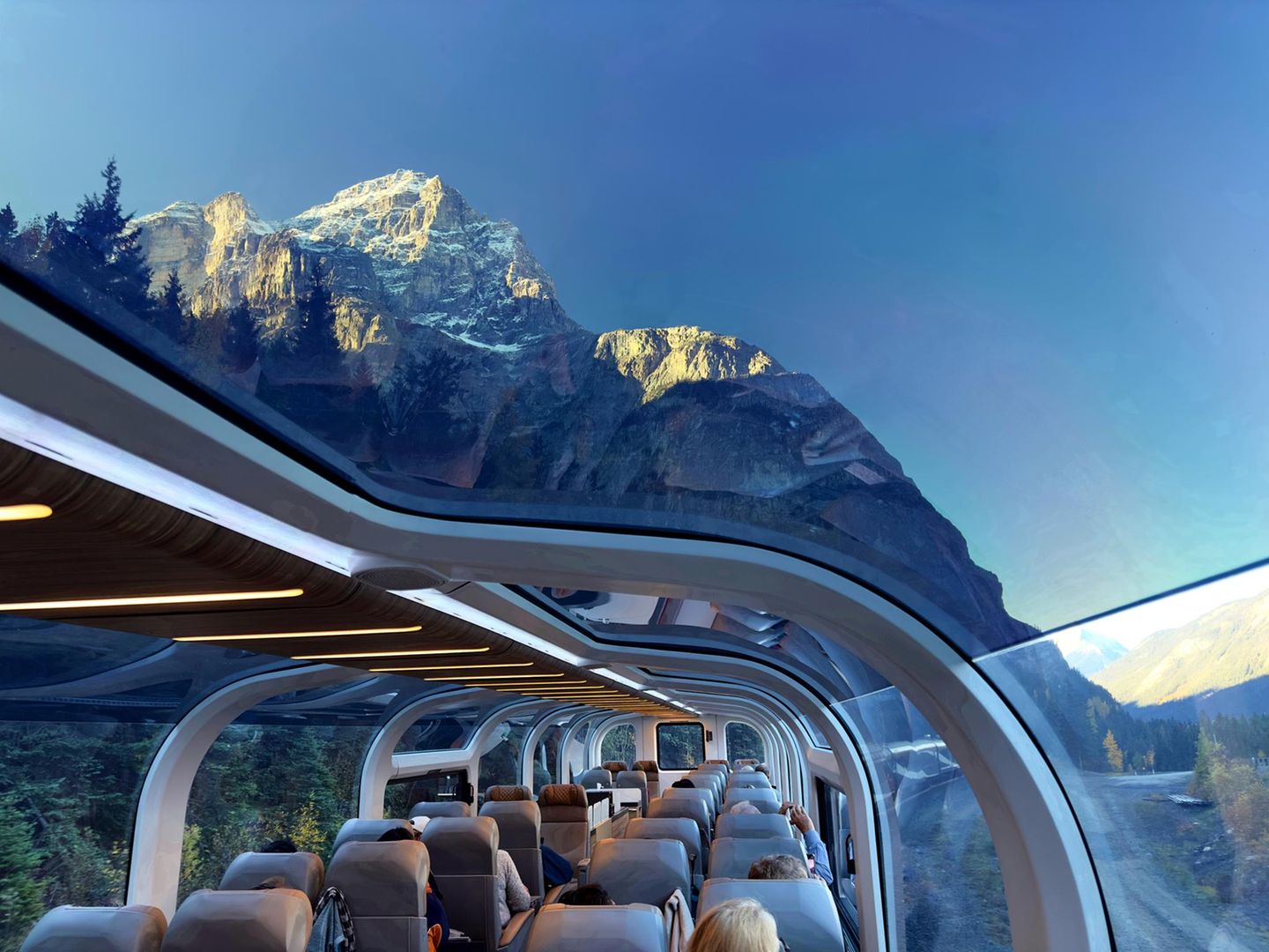 Kanada, The Canadian Glass-top train ride through the Canadian Rockies.