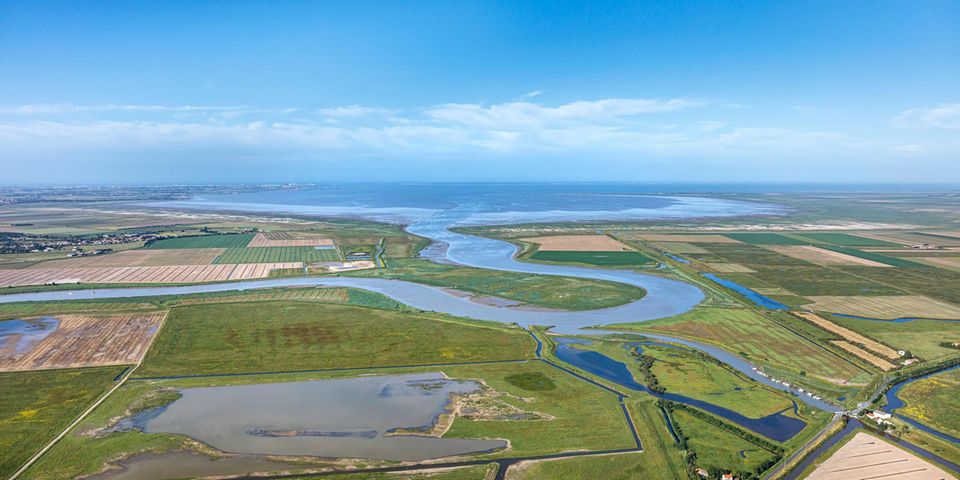 Luftaufnahme von Charron in der Charente-Maritime