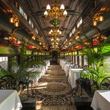 Einst reisten Bergleute mit der Colebrookdale-Bahn auf der Suche nach Reichtümern durch das "Secret Valley" von Pennsylvania. Für Besucher und Eisenbahnenthusiasten wurde die historische Strecke wiederbelebt, sodass sie heute bei feinem Essen eine Reise zurück zum Pionier-Chic des Industriezeitalters genießen können. 