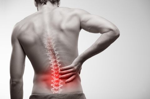 Die Last mit dem Kreuz: Verschleißspuren am Rücken und subjektiv erlebte Schmerzen passen oft nicht zusammen. Daher ist es fragwürdig, bei der Diagnose von Rückenleiden vornehmlich auf bildgebende Verfahren zu setzen
