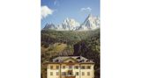 Roulette im Angesicht des Mont Blanc, der fast 5000 Meter über dem kleinen Dorf Chamonix thront: Ursprünglich ein Luxushotel, lockt das Casino Le Royal Chamonix heute Touristen und Einheimische an, die ihr Glück herausfordern wollen. 
