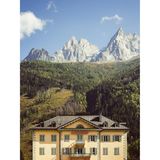 Roulette im Angesicht des Mont Blanc, der fast 5000 Meter über dem kleinen Dorf Chamonix thront: Ursprünglich ein Luxushotel, lockt das Casino Le Royal Chamonix heute Touristen und Einheimische an, die ihr Glück herausfordern wollen. 