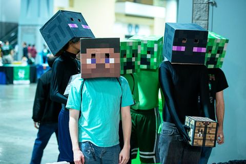 Schüler in Minecraft-Kostümen: Realität und Pixelwelt sind sich oft überraschend nah