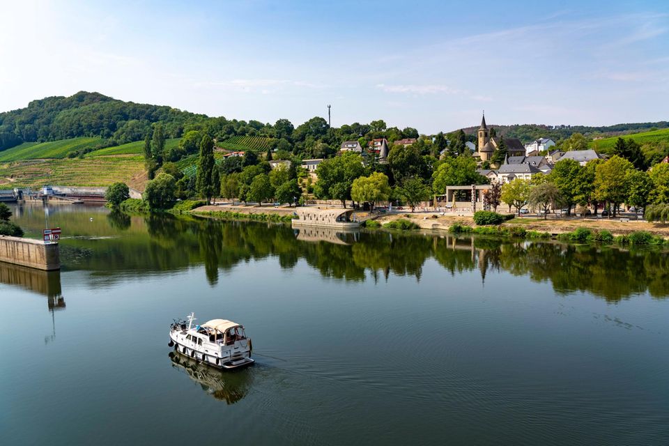 der Ort Schengen mit der Mosel im Vordergrund