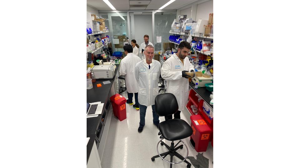 Mittlerweile ist Tim Friede (Mitte) bei Centivax angestellt. Das Unternehmen entwickelte zusammen mit Forschern der Columbia Universität das neue Gegengift