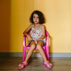 Zwangspause auf dem "stillen Stuhl": Strafen wecken bei Kindern Scham und Angst. Zur Persönlichkeitsentwicklung tragen sie nicht bei