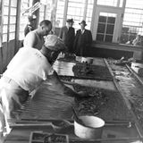 Gefangene in einer Gummiwerkstatt