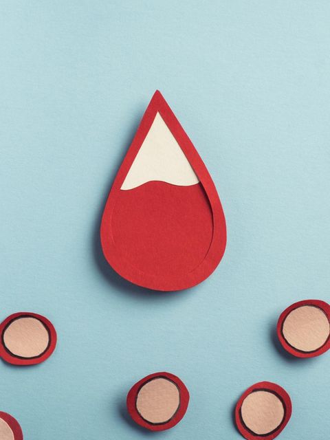 Scherenschnitt zeigt einen halb gefüllten Blutstropfen