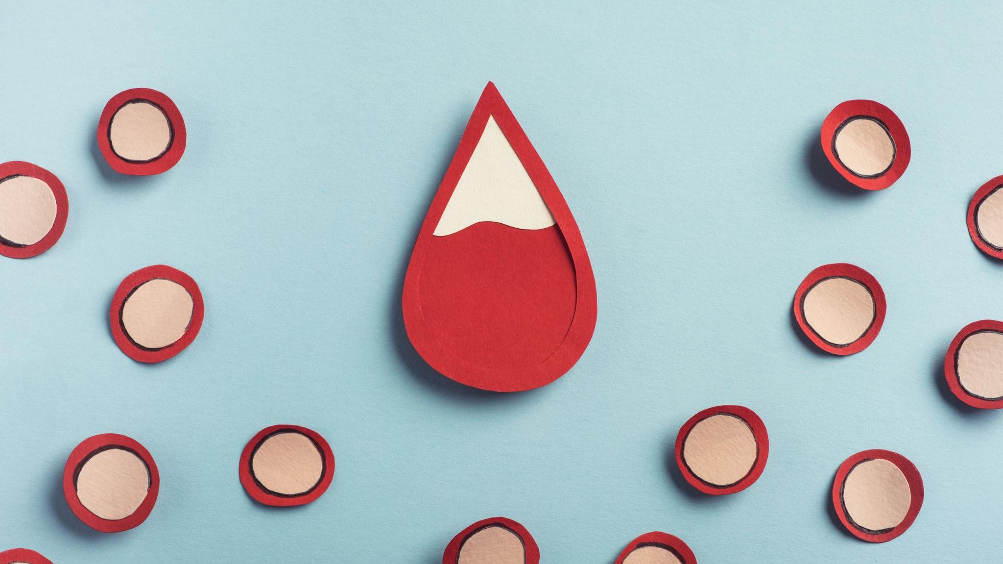 Scherenschnitt zeigt einen halb gefüllten Blutstropfen