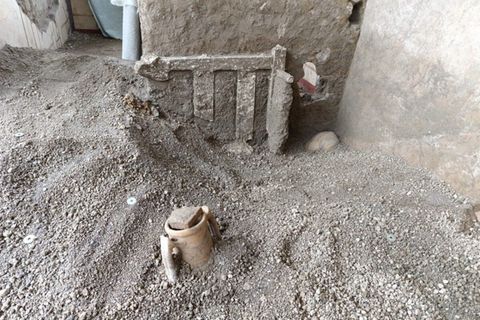 Casa die Elle Frisso in Pompeji mit Überresten eines Bettes