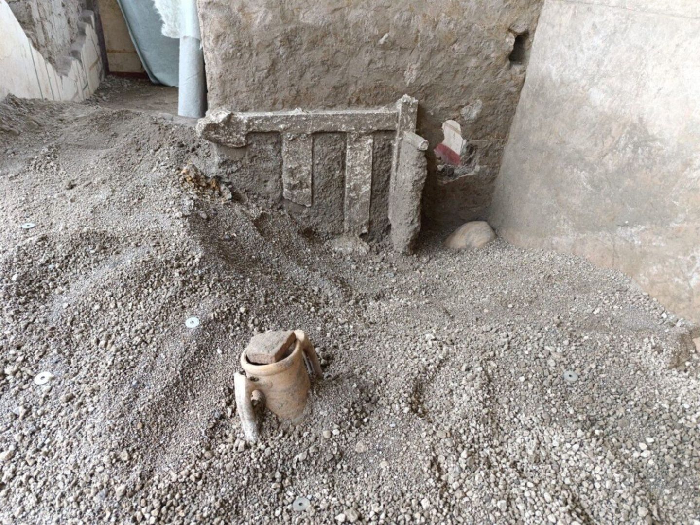 Casa die Elle Frisso in Pompeji mit Überresten eines Bettes