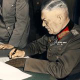 Wilhelm Keitel unterzeichnet die deutsche Kapitulation