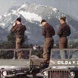 US-Soldaten machen Erinnerungsfotos in den Alpen